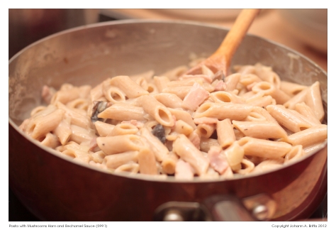 Pasta-with-Mushrooms-Ham-and-Bechamel-Sauce-(5991)